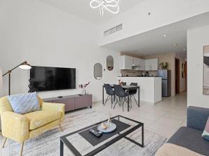 Luxurious 1BR w Sofa Bed Sleeps 4 In Marina View
