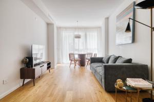 Just Urban Stays - Exclusive Flat with Balcony - 5 min from Duomo M4