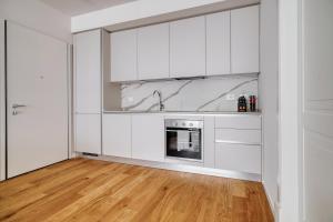 Just Urban Stays - Exclusive Flat with Balcony - 5 min from Duomo M4