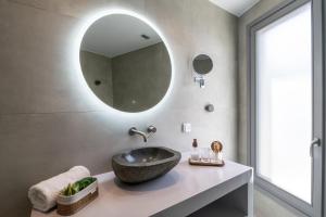 Alia Vourla Suites