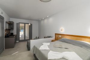 Alia Vourla Suites