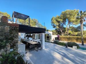 Modern Fully Renovated Villa with Panoramic Sea & Salinas Views