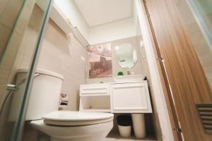 Stay near Mall of Asia, MOA Arena, SMX PICC & NAIA - Faith Suite
