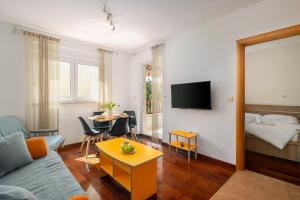 Beachfront Apartment Nikić