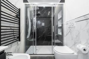 Black and White Apartment img24