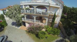 Apartments and Rooms Njivice