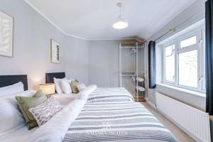 Stylish 4-Bedroom Home - Sleeps 7 - Near HCC & Parking