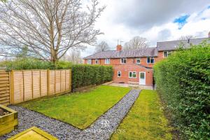 Stylish 4-Bedroom Home - Sleeps 7 - Near HCC & Parking