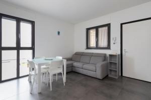 Xenia Milano - 2 rooms apt in Via Ampola 5