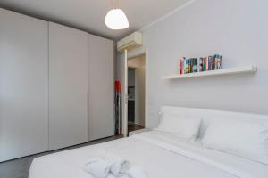 Xenia Milano - 2 rooms apt in Via Ampola 5