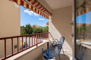 Beachfront Apartment Nikić