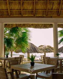PELÍCANOS Hotel & Beach Club
