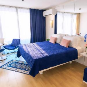 Panoramic Sea & City View Studio in Orbi City