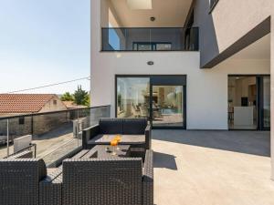 Seaview Villa A"More with heated pool