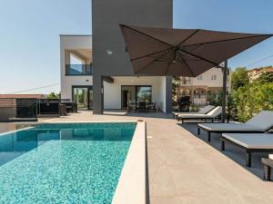 Seaview Villa A"More with heated pool