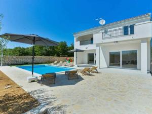 Natura with pool Comfortable holiday residence