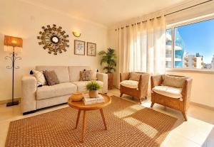 Elegant Beachfront Stay- Ocean View Balcony & Garage