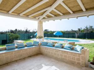 Prestige pool trullo
