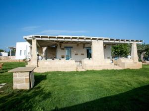 Detached Trullo Estate in Torre Suda