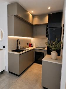 BeachFront Green Coast Escape 2BD Apartment