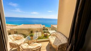BeachFront Green Coast Escape 2BD Apartment