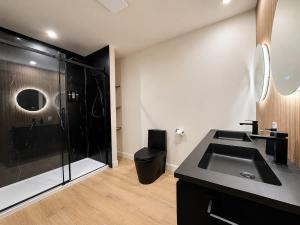 Studio Elvis with AC 5 min downtown Unit 9
