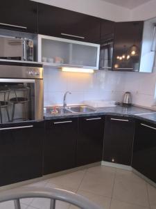 Apartment Flores with Garden & Sea View