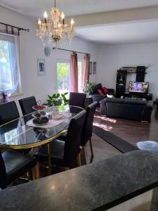 Apartment Flores with Garden & Sea View