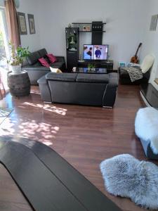 Apartment Flores with Garden & Sea View