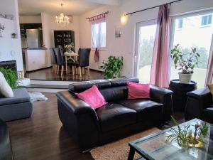 Apartment Flores with Garden & Sea View