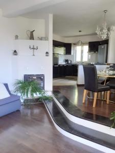 Apartment Flores with Garden & Sea View