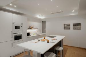 Bright & Luxurious 3BR Suite Near Metro By Museum