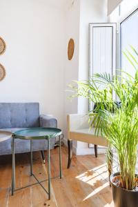 Riverfront Elegance 41BR Spacious Retreat