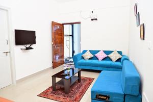 Luxury 2BHK Flat by RR service apartment