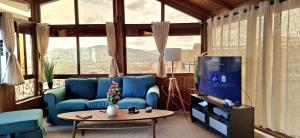 Mega Terrace Mountain Retreat with Telescope, Piano & PS5 Near Tetouan, Chefchaouen and Tangier