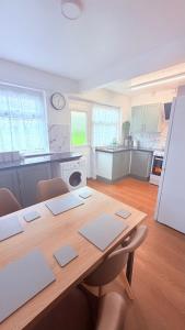 House In Hednesford Cannock, 3 Bedroom, sleeps 5