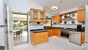 Villa Oasis by Cleverdetails private "heated" pool, walk distance