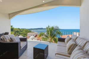 Elevated Ocean Villa 2 Pools & Pacific Views