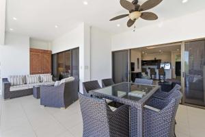 Elevated Ocean Villa 2 Pools & Pacific Views