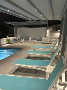 Evas House