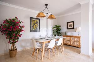 Terraza y Piscina - Koti Rentals - Ático Margarita