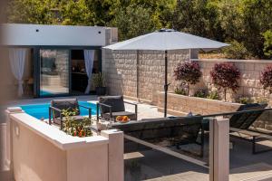 Villa TM with private heated pool, poolhouse & private garage