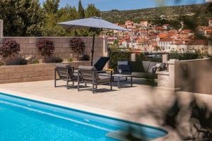 Villa TM with private heated pool, poolhouse & private garage