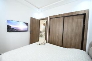Luxury apartment with swimming pool & terrace