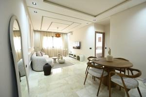 Luxury apartment with swimming pool & terrace