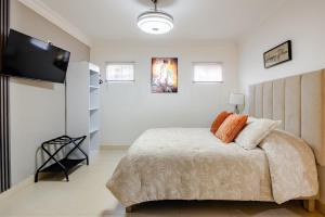 10 OFF Loft Steps to Cintermex & Fundidora