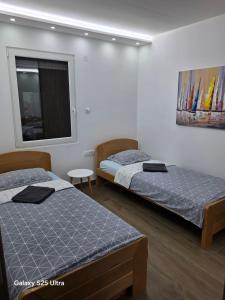 Serbian home with swimming pool - free parking