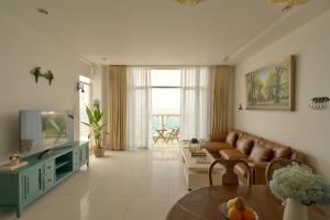 3BR Beachfront Ocean view Apartment at Ocean Vista
