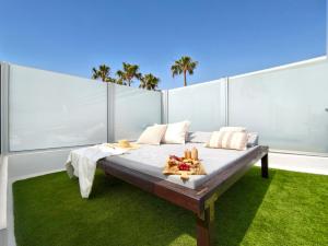 Villa Tharros, Solarium and heated pool