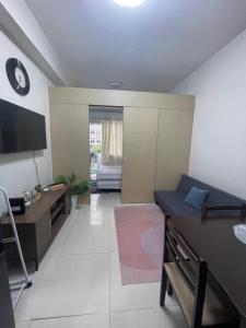 Field Residences Pool View with Balcony Near Airport behind SM sucat